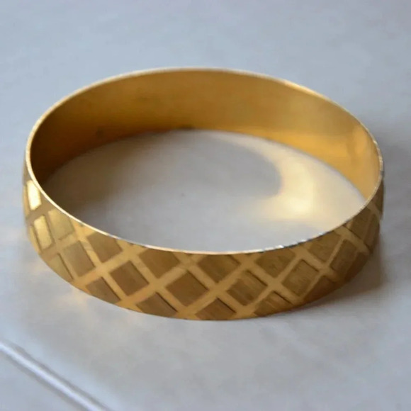 5/$25 Vtg Goldtone Bangle - Picture 1 of 5